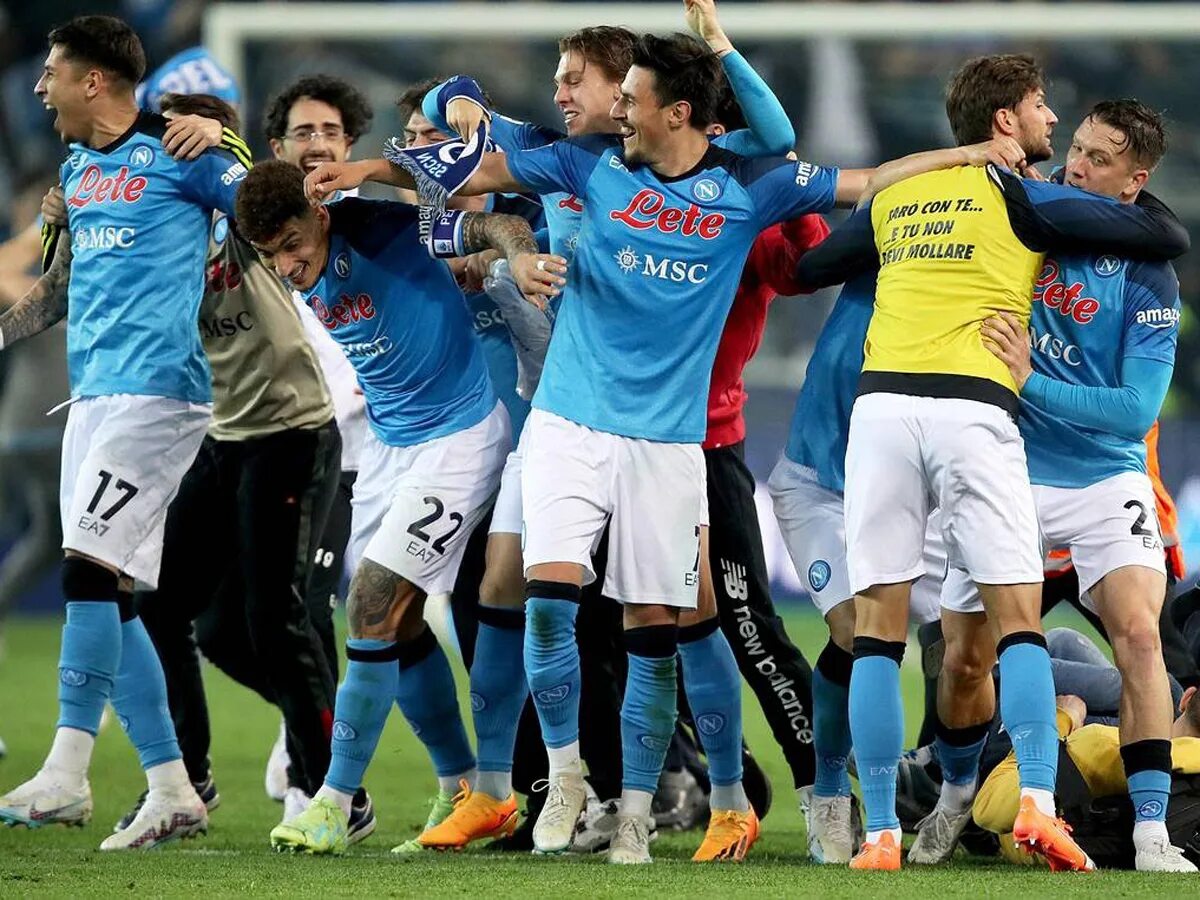 Когда играет наполи футбол. Наполи. Фк наполи 2022. Ливерпуль наполи 1:0. Барселона наполи 8 августа 2020.