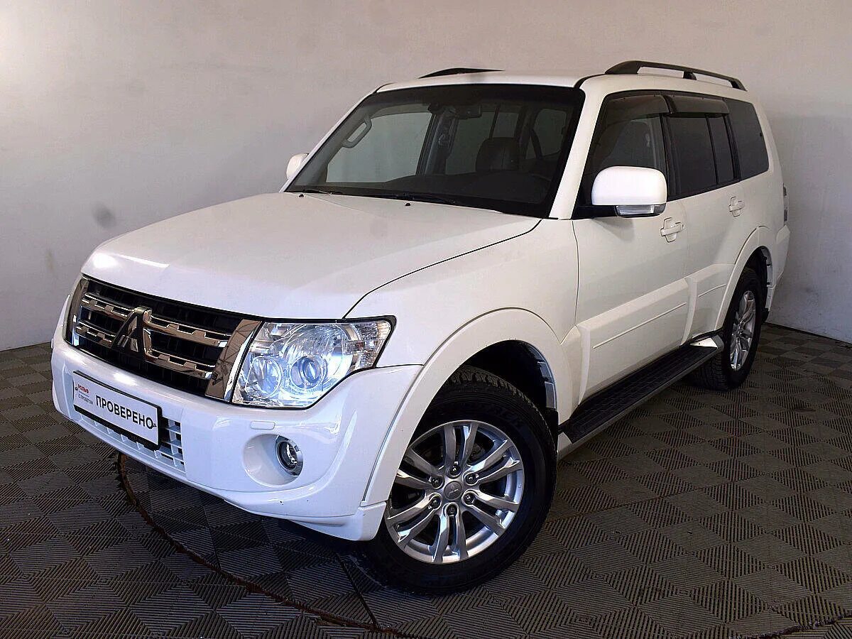 Mitsubishi pajero 2012. Митсубиси Паджеро 2012г. Мицубиси Паджеро 2012 года. Pajero 4 2012. Митсубиси Паджеро 2012 год белая.