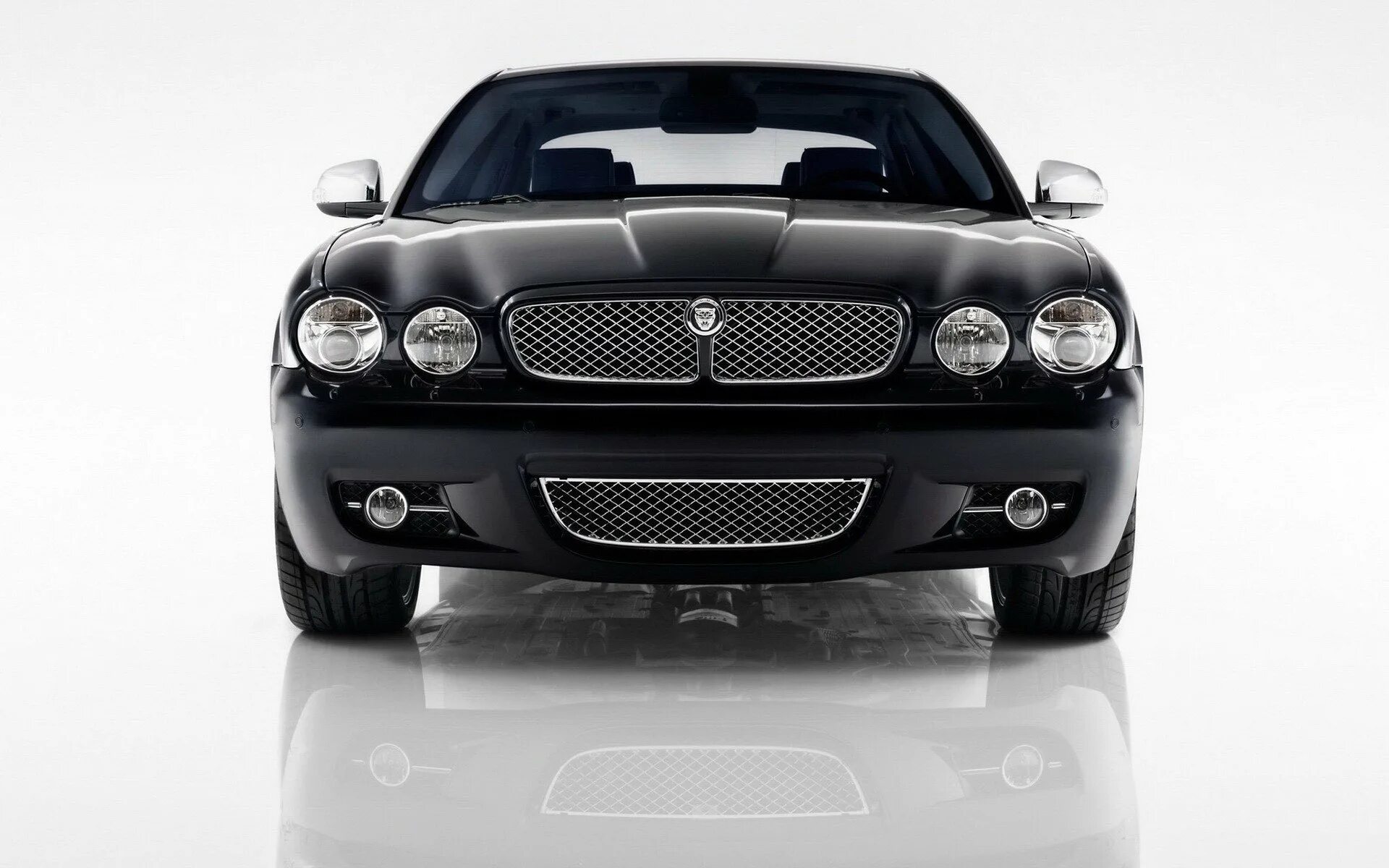 Перед автомобиля. Jaguar XJ III (x350/x358) 2003 - 2009. Ягуар Икс Джей. Перед машины. Автомобиль.