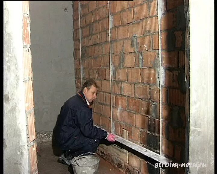 штукатурка под маяк с лазерного уровня. маяки под штукатурку. штукатурка стен без маяков лазерным уровнем. лазерные маяки для штукатурки. лазерный уровень для выставления маяков.