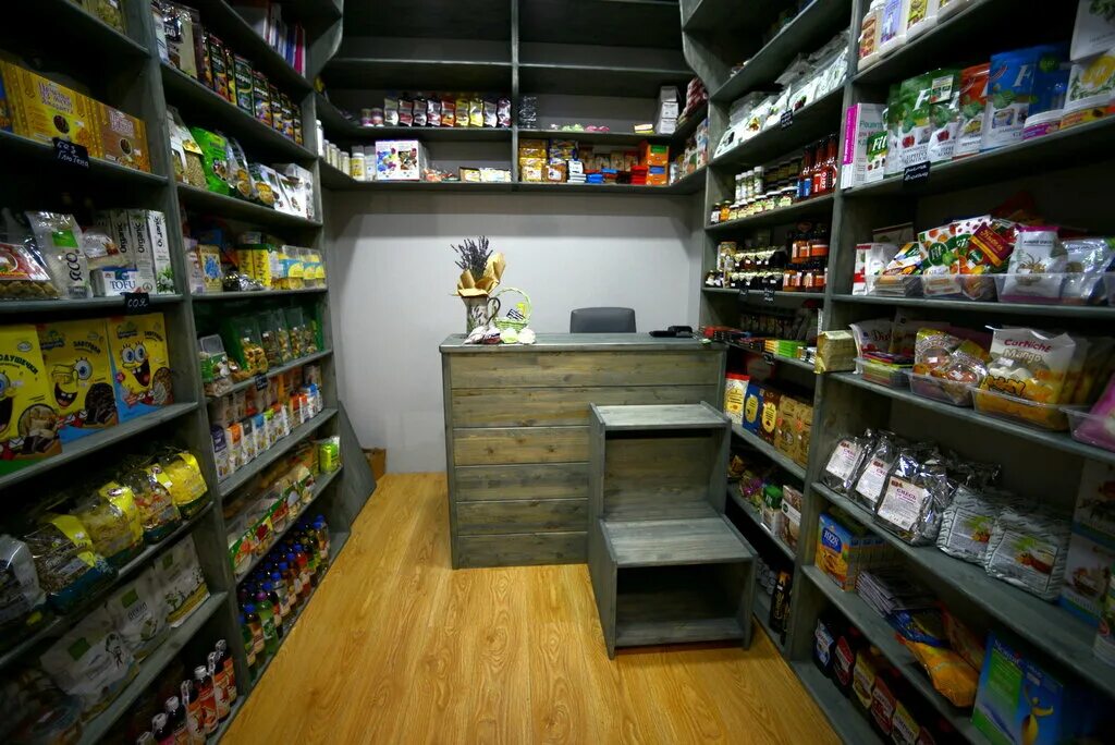 Магазин продуктов во сне. Магазин продуктов здорового питания. Маленький магазинчик. Маленький магазин продуктов. Стеллажи для магазина здорового питания.