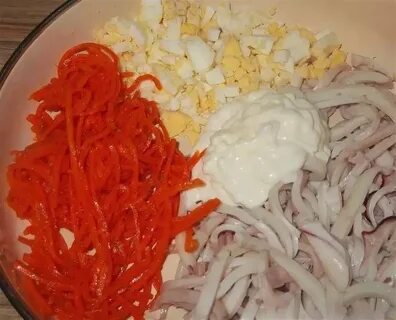 Кальмары с маринованными огурцами салат яйцом