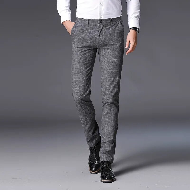 Брюки мужские классические. Мужчина в классических брюках. Брюки мужские. Брюки слаксы мужские. Мужские штаны карго тренд 2023.