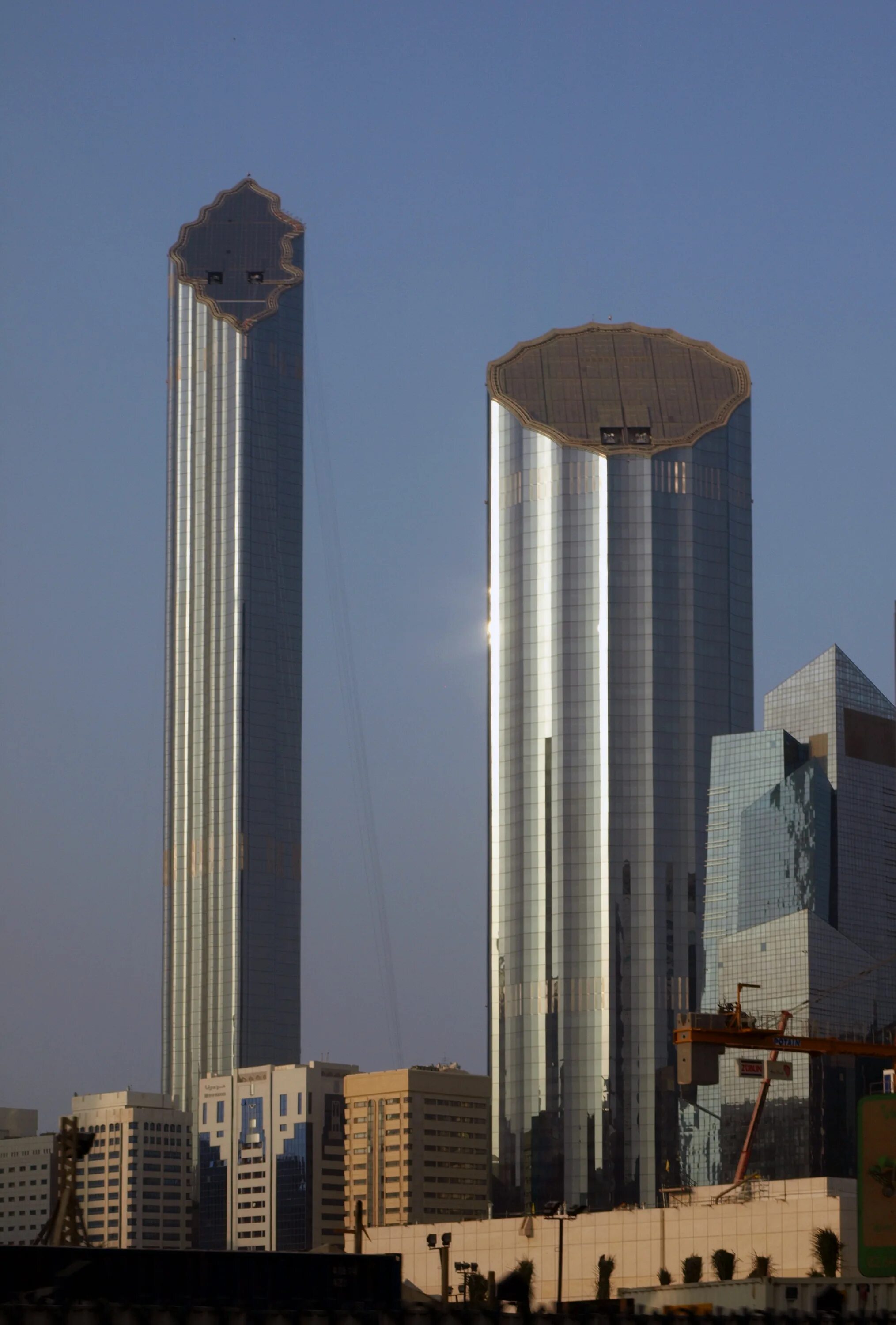 Wtc abu dhabi. Комплекс всемирного торгового центра в абу-даби. Центр абу даби. Комплекс всемирного торгового центра в абу-даби. Courtyard by marriott world trade centre dubai 4.
