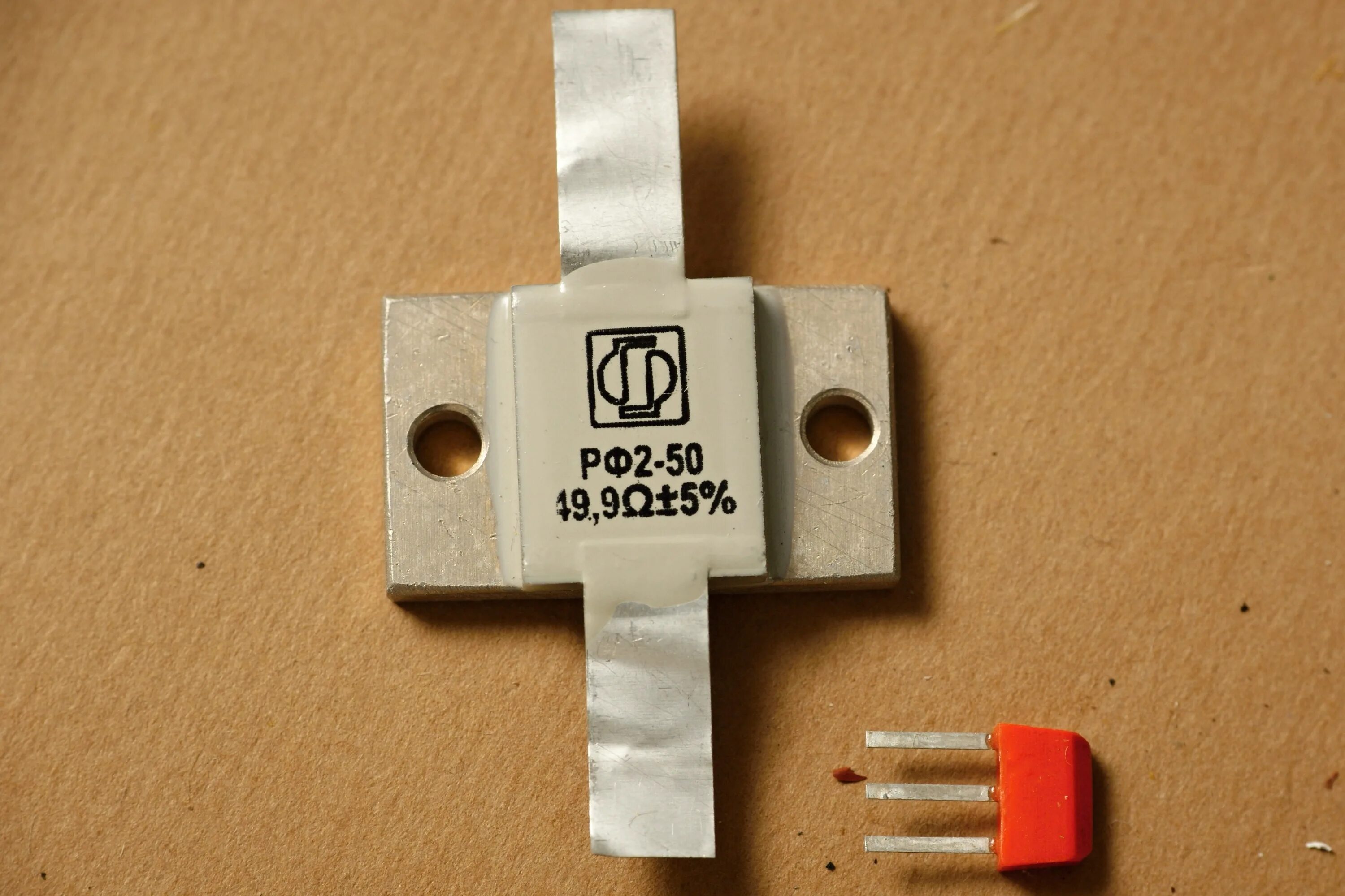 Сопротивление свч. СВЧ резистор 50 ом. Резистор микроволновки 2вт. R6207 резистор микроволновки. Мощный СВЧ резистор.