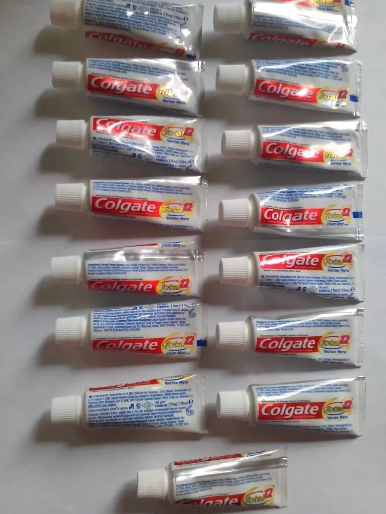 Colgate дорожная мини паста. Зубная паста Mini Colgate. Зубная паста маленький тюбик. Мини версия зубной пасты.