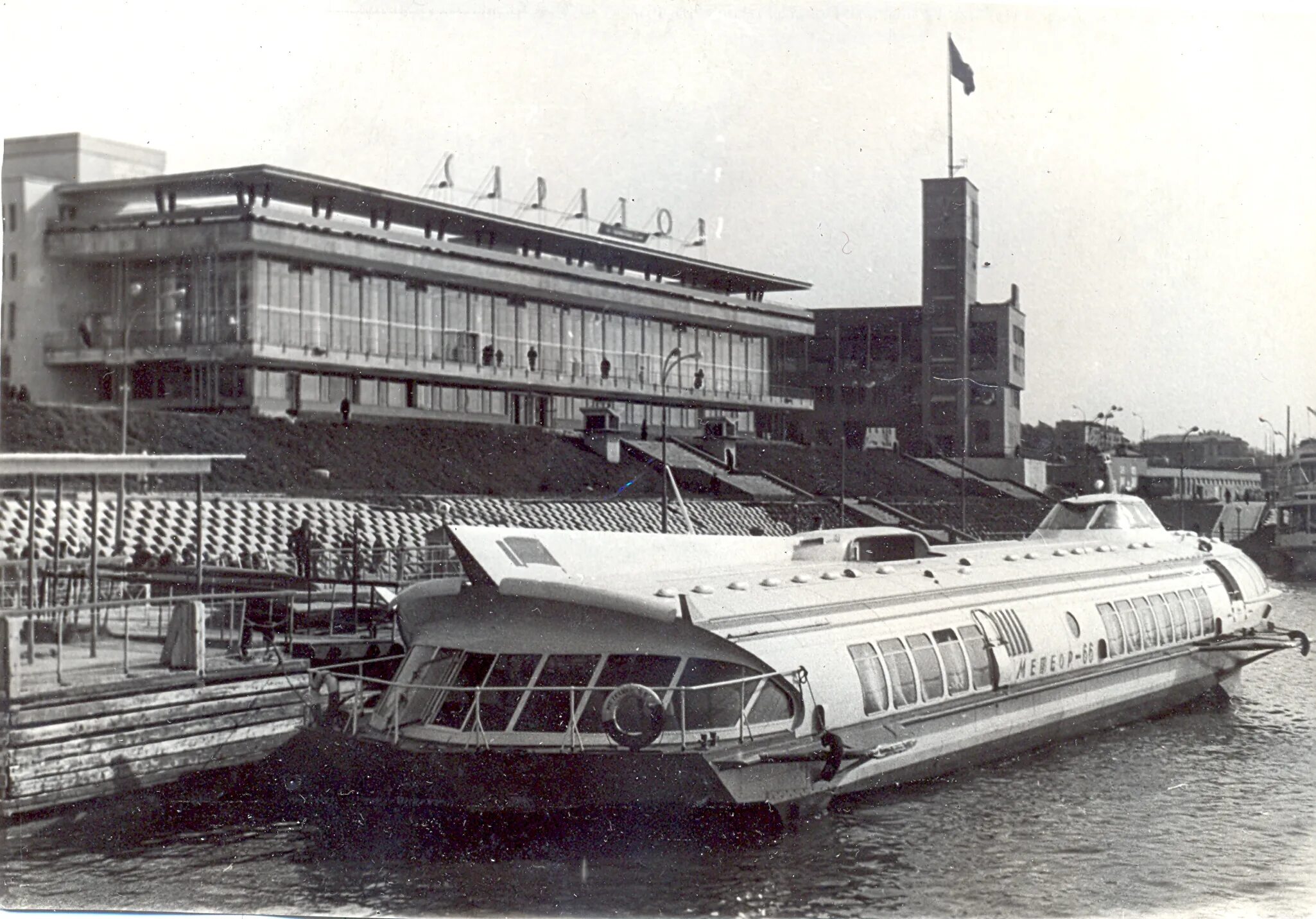 Речной порт Саратов. Старый Речной вокзал Саратов. Речной вокзал Саратов 1970. Речной вокзал Калинин СССР. Пароход союз