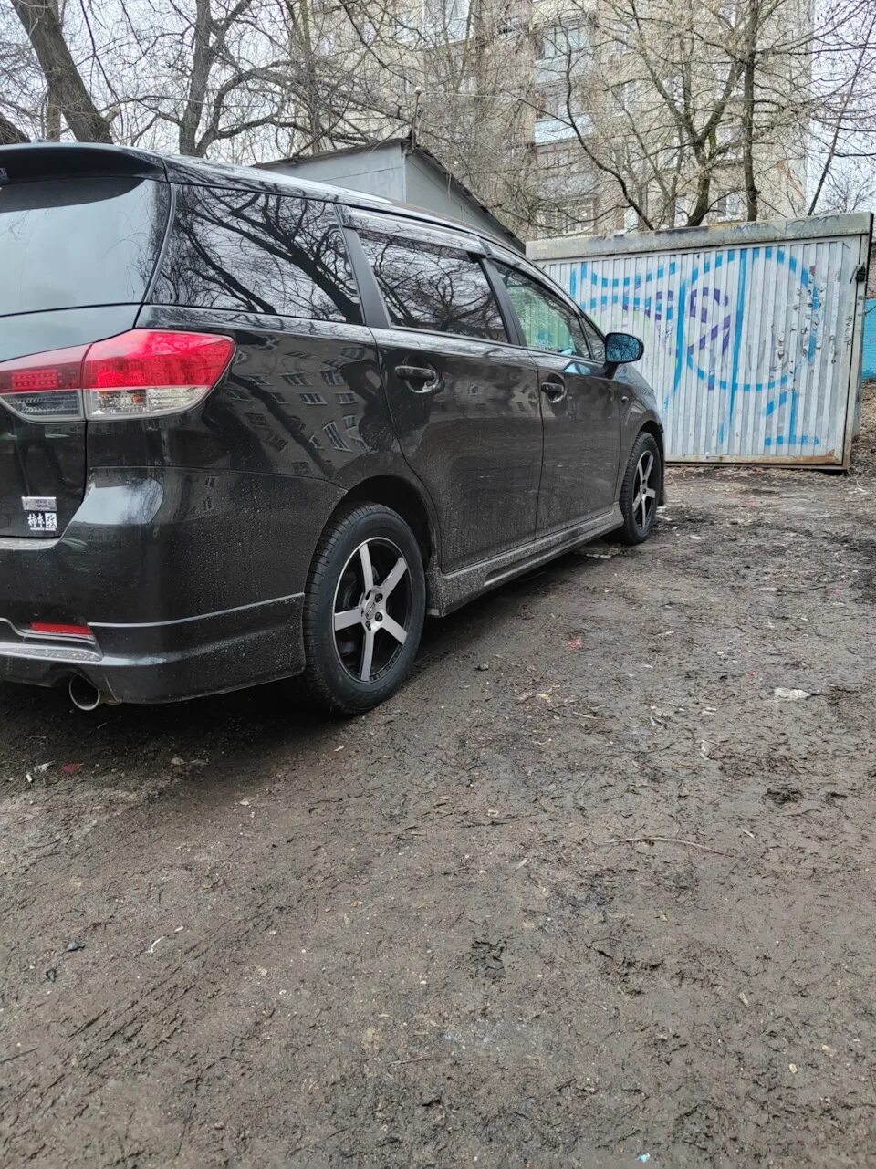 Toyota wish r17. Toyota wish колеса. Toyota wish диски. Тойота виш колеса. Toyota wish на литье.