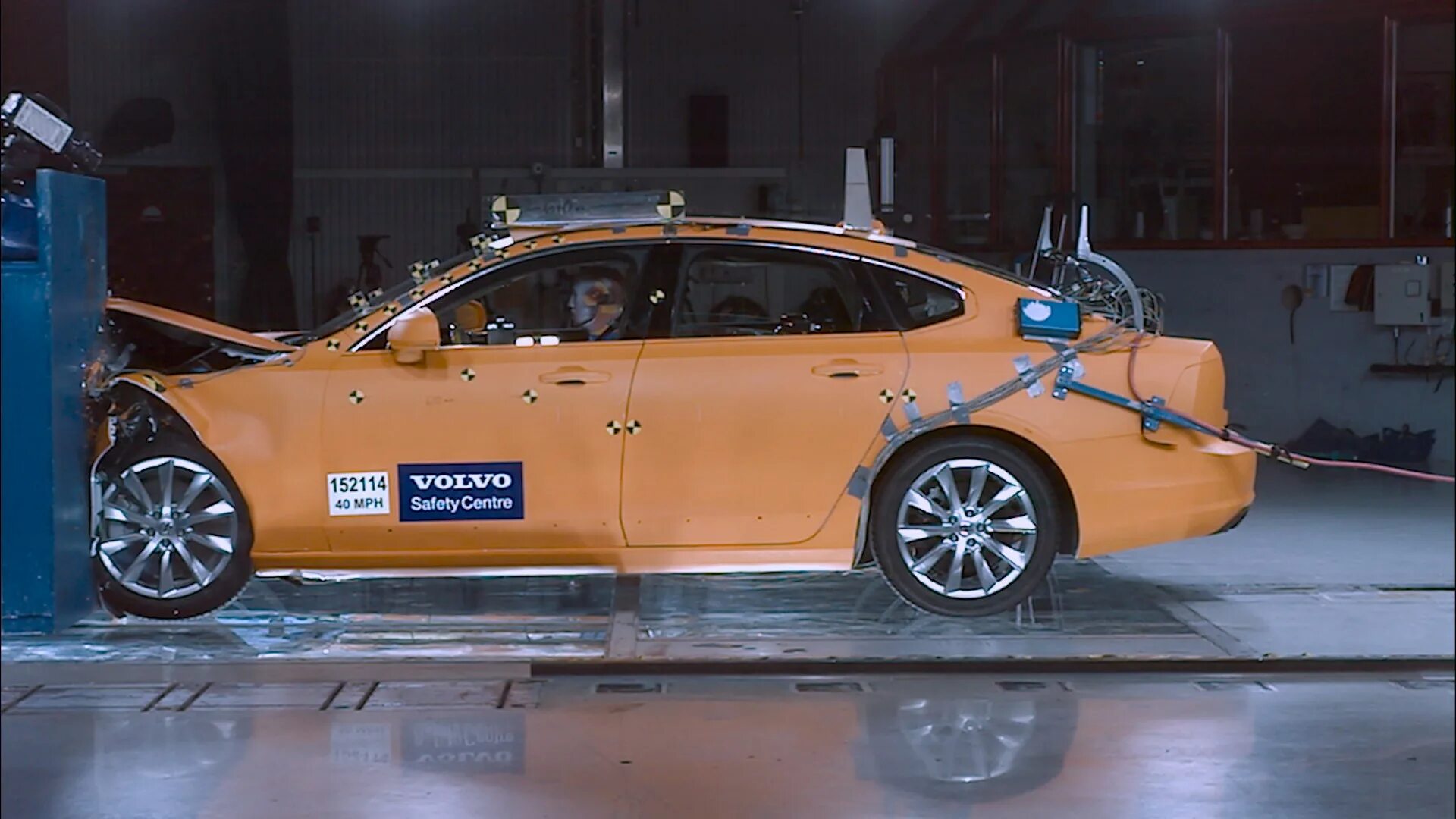 Реклама вольво безопасность. Центр безопасности вольво. Реклама volvo. Volvo safety. Реклама вольво безопасность.