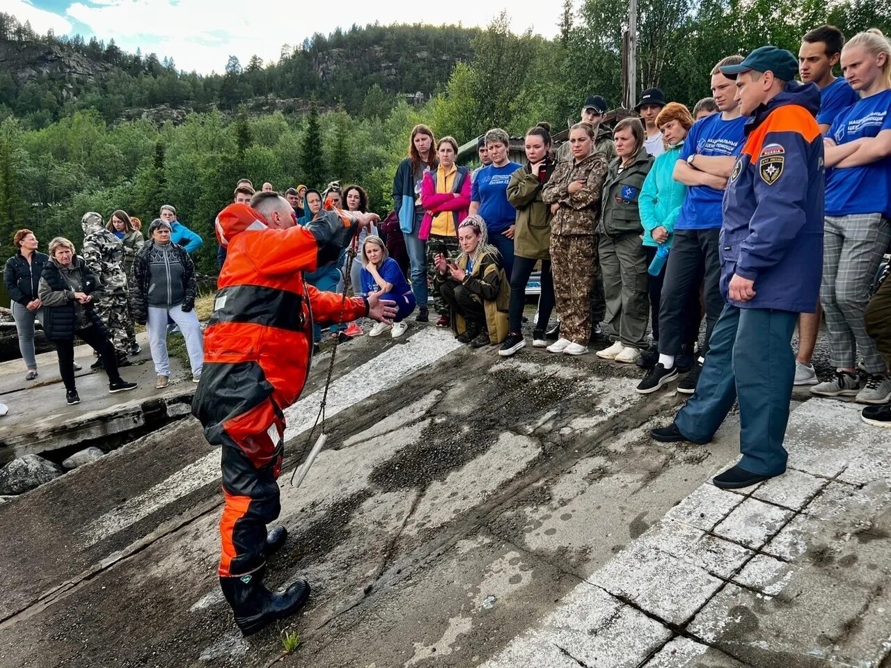 Волонтеры мурманск. Мольков МЧС Мурманск. Волонтеры МЧС. МЧС Мурманск сотрудники. Добровольцы Мурманской области.