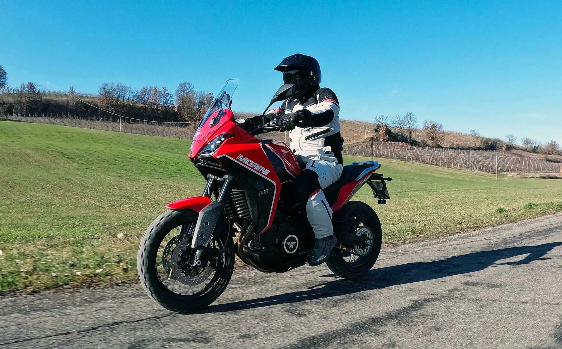 Morini x cape. Moto morini x-cape. moto morini x-cape 650. moto morini x-cape 2025.