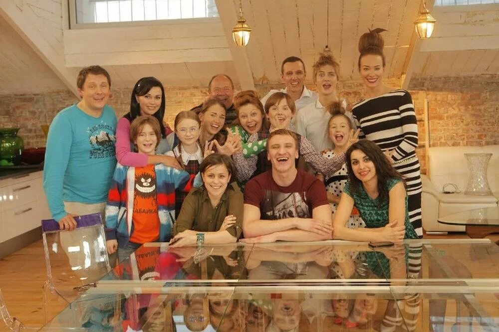 Семья 3 0. Фотография семьи. Силует счастливой сеиьи. Фотосессия семья 3 человека. Детские книги про семью.