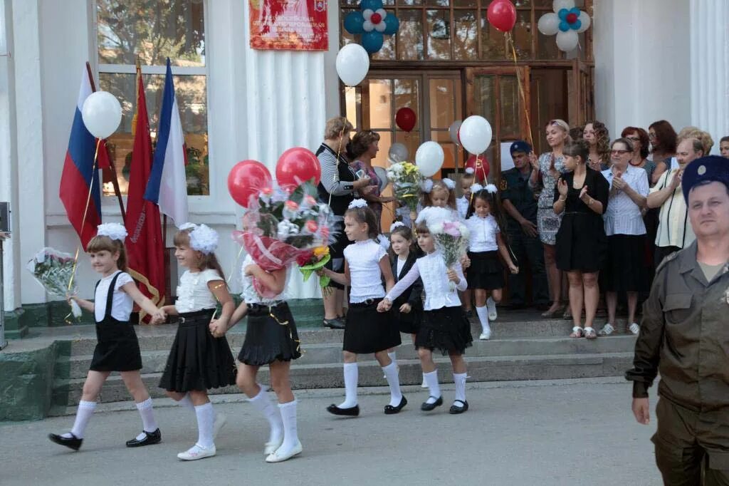 Электронный журнал школа 17 феодосия. Школа 1 Феодосия. 14 Школа Феодосия. Школа 17 Феодосия. Школа 10 Феодосия.