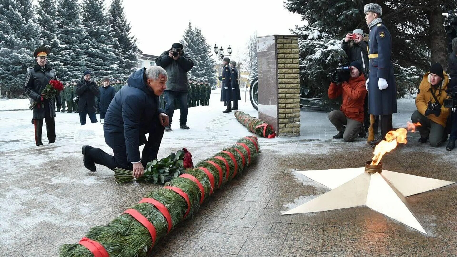 21 февраля открытие игр в казани. Военные памятники. Открытие памятника. Танковое училище Казань. Памятник 23 февраля.