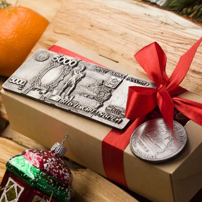 Шоколадные подарки на новый год. Шоколадные деньги. Подарок с денежкой шоколадные. Деньги в шоколаде подарок. Шоколадный подарок на новый