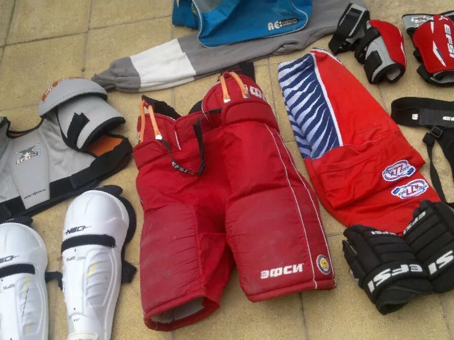 хоккейная экипировка авито. хоккейная экипировка авито. хоккейная форма взрослая. комплект экипировки детский ccm entry kit yth. экипировка хоккеиста.