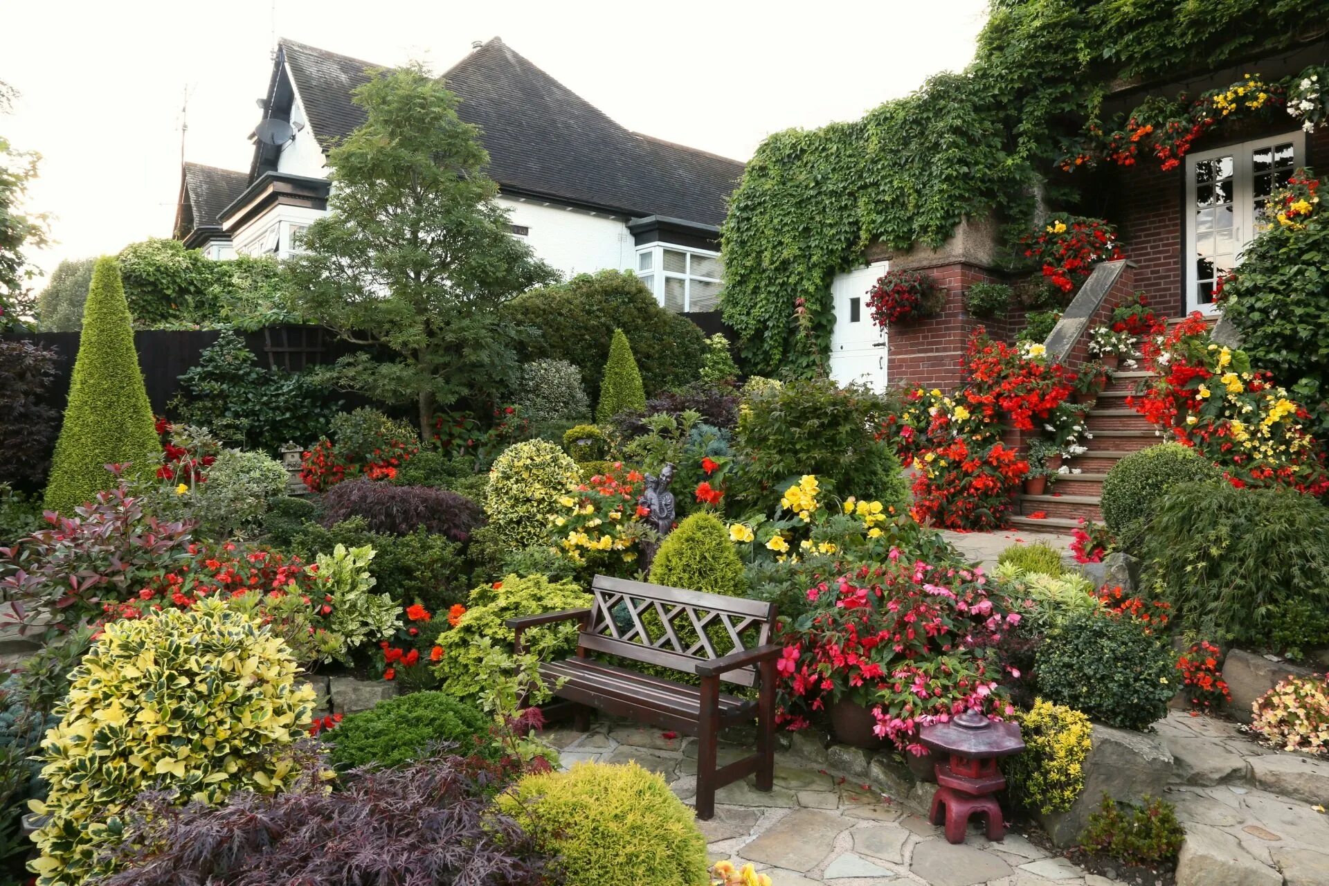 Лучшие дома с садами. Палисад Франция сады. Англия деревня кэмбэлфорд ланшадф садов. Ландшафтный сад в Англии Бель шото. Сады аббатства Треско Англия.