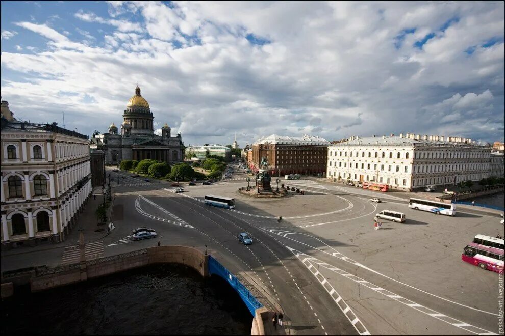 Самый широкий мост в петербурге. Синий мост исаакиевская площадь санкт-петербург. исаакиевский площадь синий мост. синий мост санкт-петербург самый широкий. синий мост санкт-петербург сверху.