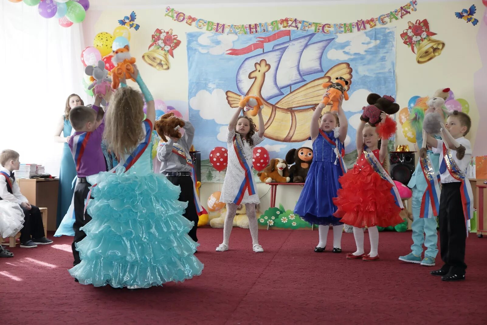 выпуск в школу детский сад. заставка на выпускной в детском саду. фотосессия на выпускной в детском саду. досвидания детский чад. до свидания детский са.