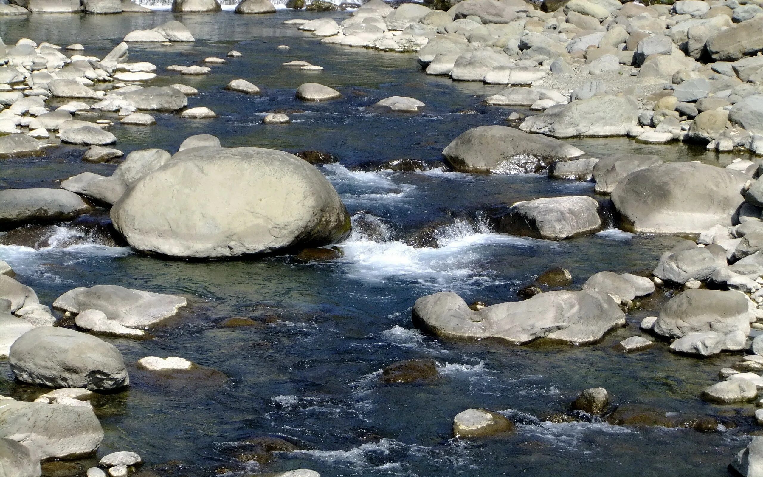 Stone river. Каменистая речка. Каменистый ручей. Скалистая река. Каменистый водоем.