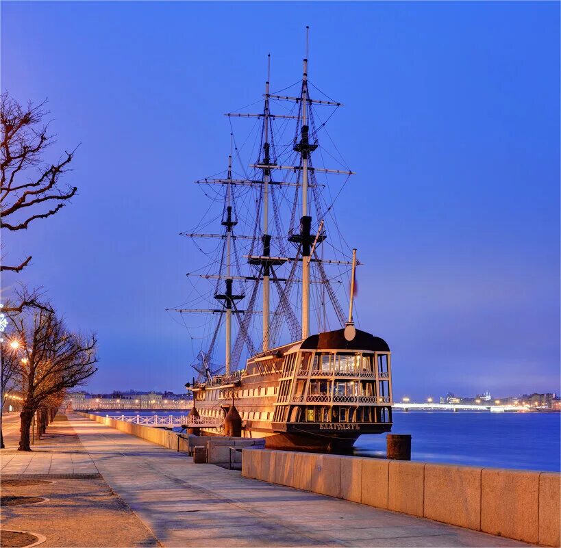 Корабль забава бар. Набережная корабли. Полтава корабль на набережной шмидта. Корабль-музей гото предестинация в воронеже. Корабль гото предестинация воронеж.