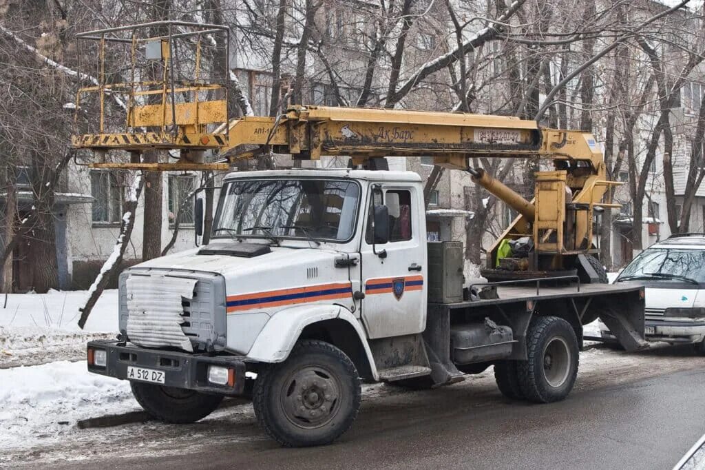 Газ агп 18. Зил 433362 агп. зил 433362 апт-18.01. автовышка зил 433362. автогидроподъемник зил 433362.