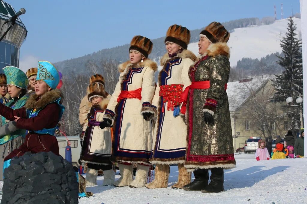 Чага байрам в Республике Алтай. Чага байрам у алтайцев. Алтайский праздник чага байрам. Алтайская Национальная одежда Алтай Борук.