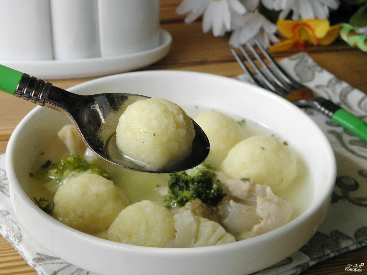 Шаров супы. Суп с картофельными шариками. Картофельные клецки в молоке. Шарики в суп из толченой картошки. Картофельные шарики клецки.