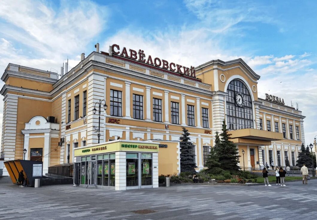 Савеловский вокзал Москва. Площадь савёловского вокзала. Площадь Савеловского вокзала Москва. Савеловский вокзал 2004.