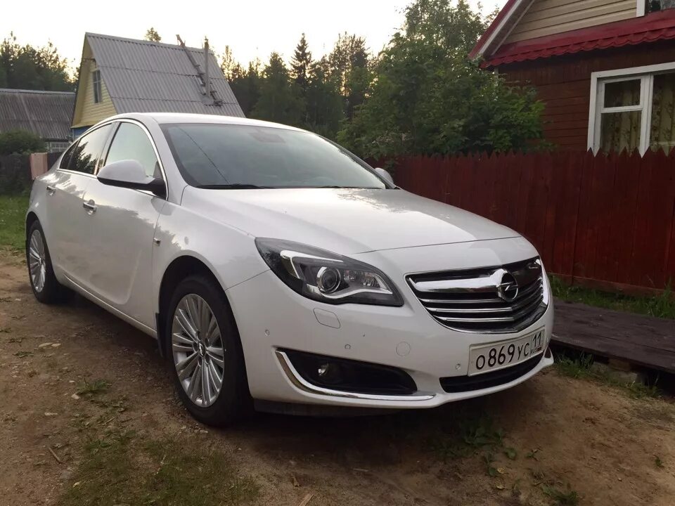 Opel insignia 2014 1. Опель инсигния 2014 1. 6. 6 turbo. Опель инсигния 2015.