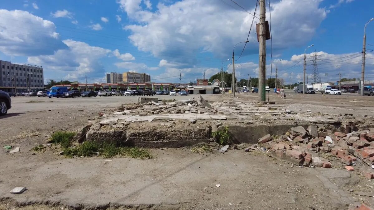 Кировский рынок самара сносят. Снос здания на хрустальной. Взрыв кировского рынка в самаре. Мелькомбинат киров. Снос кировский.