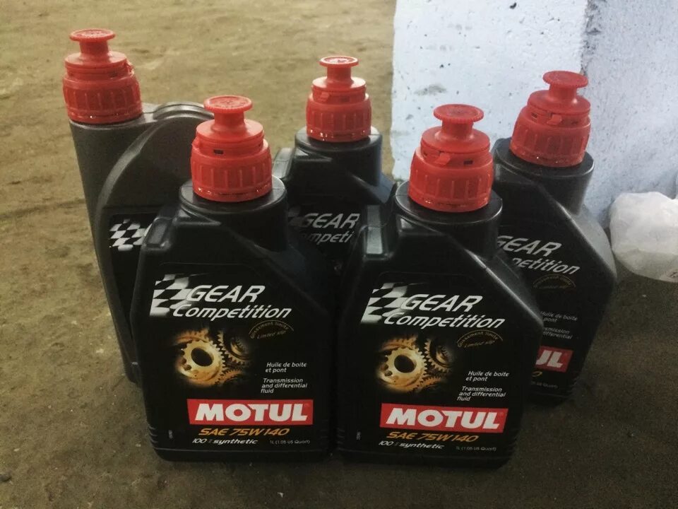 Трансмиссионные масла субару. Субару Импреза масло в редуктор. Motul 75w140. Subaru Impreza масло в передний редуктор. Масло заднего редуктора Субару Форестер.