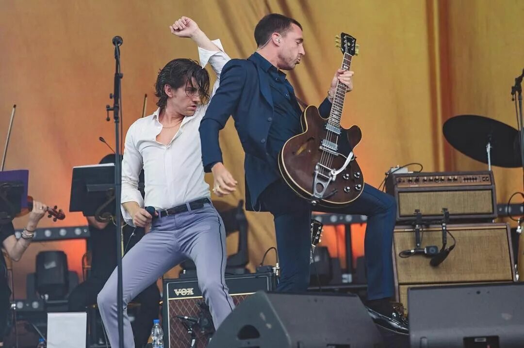 Алекс тернер и майлз кейн отношения. The last shadow puppets 2008. Алекс тернер и майлз кейн. Arctic monkeys алекс тернер и майлз кейн. Алекс тернер и майлз.
