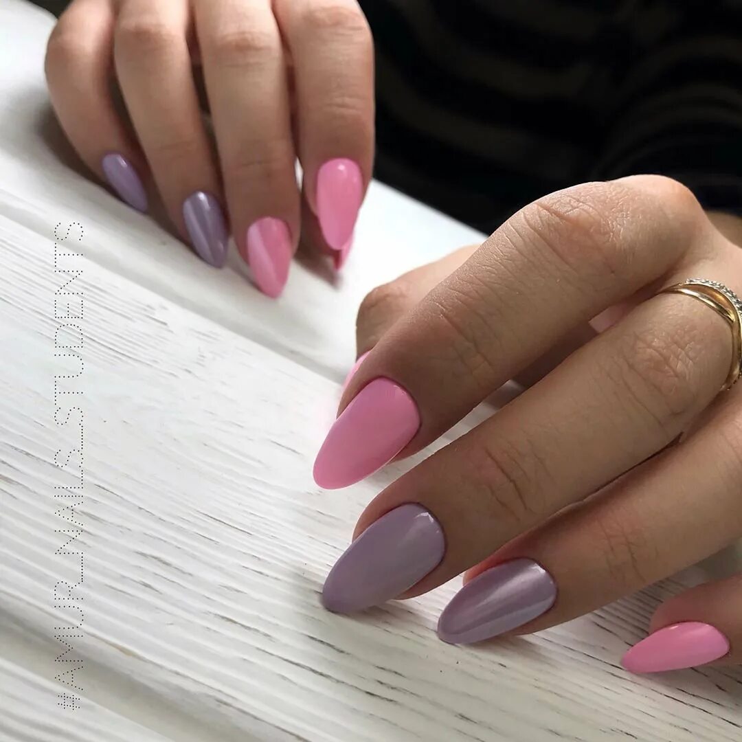 Маникюр на миндальные ногти розовый. Розовый маникюр на миндалевидных ногтях. Розовые миндальные ногти. Розовые миндалевидные ногти. Весенние однотонные ногти 2024