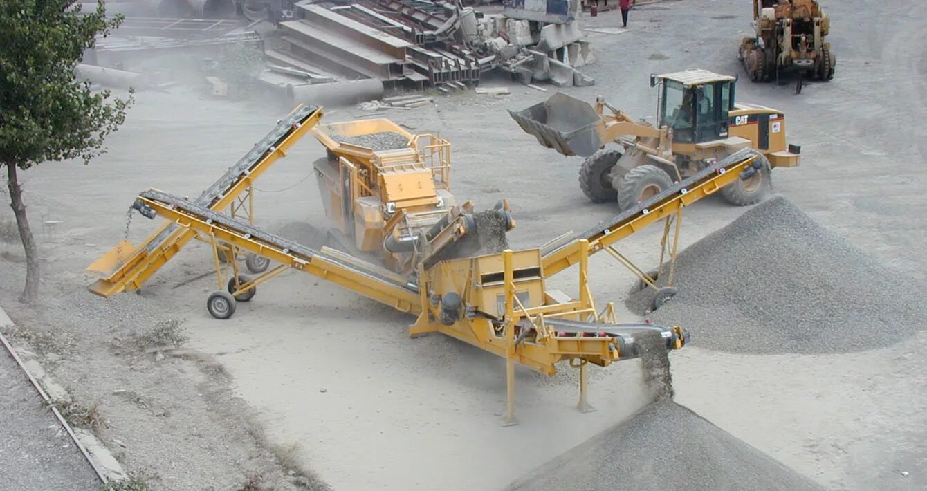 усреднительный склад известняка. мобильная дробилка sandvik. дробление щебня. дробилка для щебня. конусная дробилка sandvik uh320.