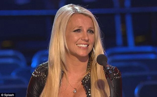 Бритни Спирс 2022. Бритни Спирс х фактор гиф. Бритни Фокс. Britney Spears x Factor 2022 Premiere.