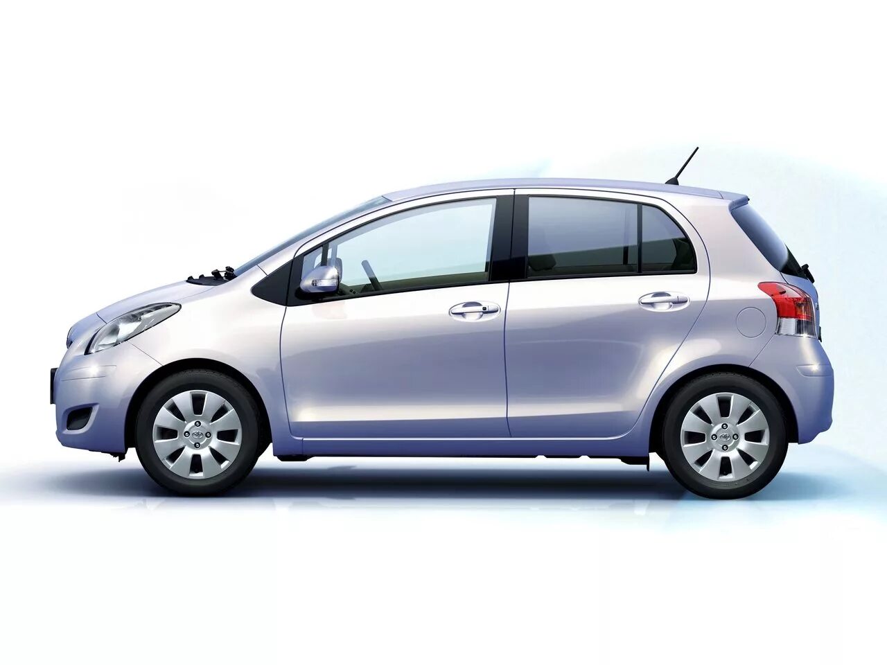 Комплектация TOYOTA VITZ RS