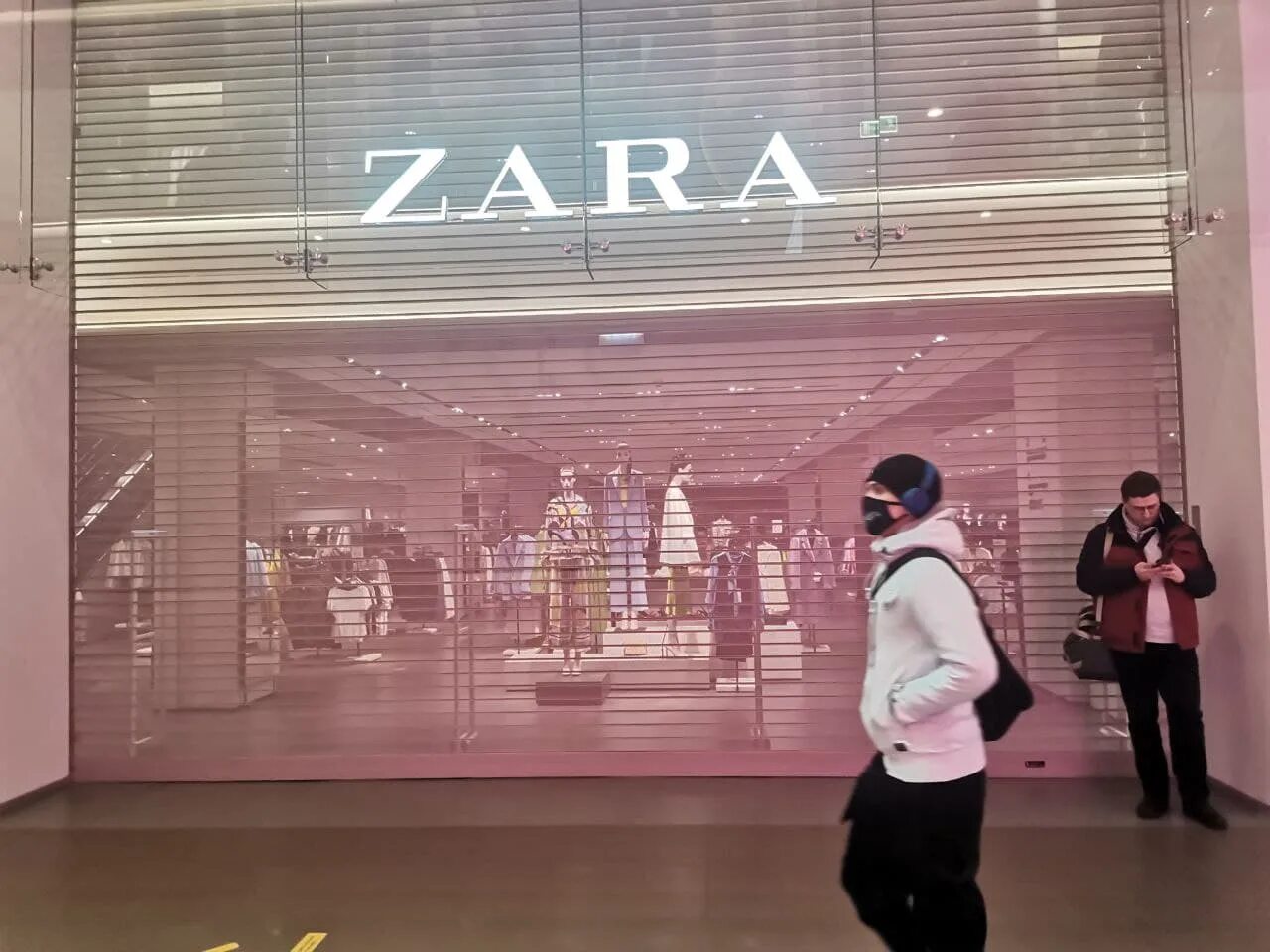 Магазины уходящие из россии. Закрытие Zara. Закрытие Зары в России. Zara закрывается. Магазин Zara ушли из России.