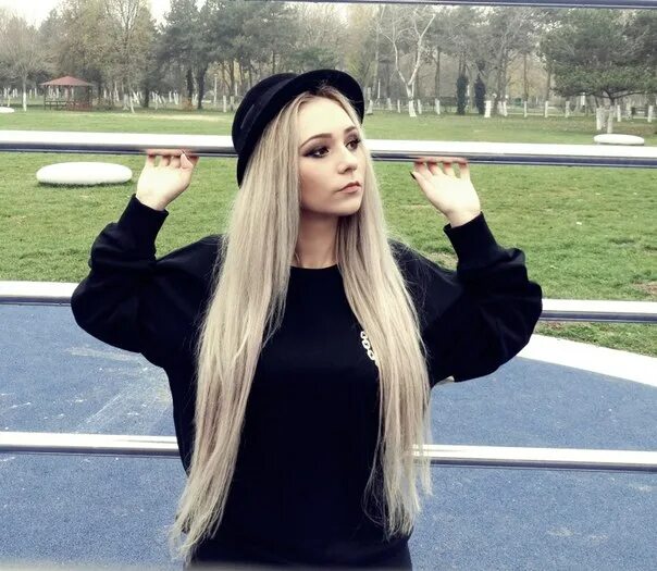 Арис фото певицы. Arisa. Арис фото певицы. Ariana grande. Яель кохен.