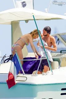 Sienna Miller Looks Hot in a Bikini as She’s Seen on Vacation in St Tropez ...
