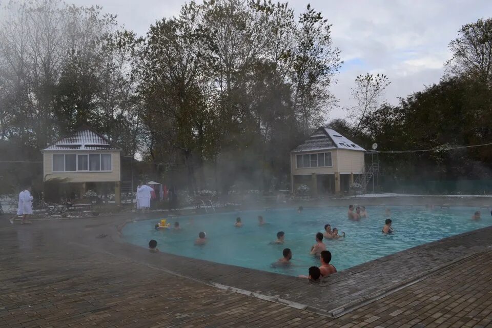 Хадыженске ванны. Краснодарский край Мостовской район термальные источники. Поселок мостовой Краснодарский край термальные источники. Термальные источники Кубань Ставропольский край. Термальные источники Адыгея Мостовской.