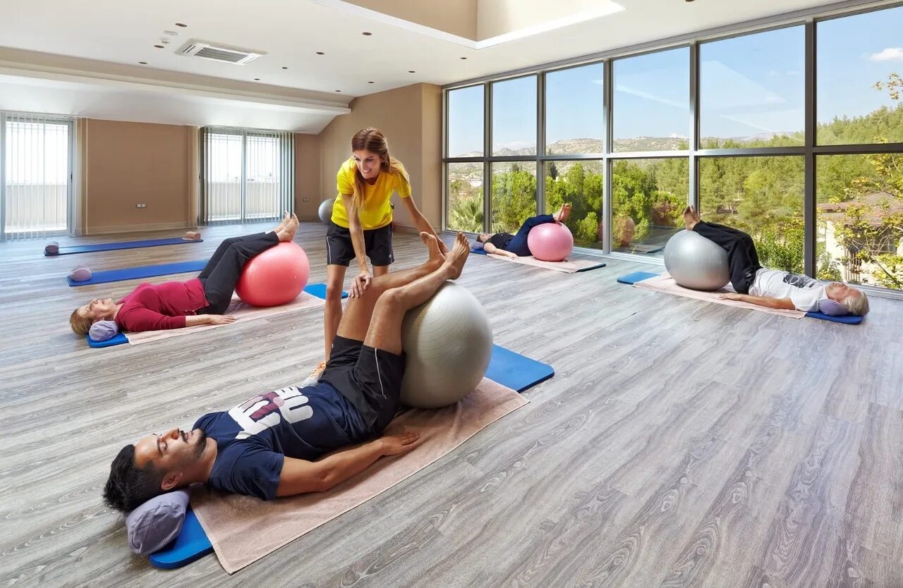 Физические упражнения. Групповые занятия. Пилатес для пожилых. Лф. Аэробные упражнения.