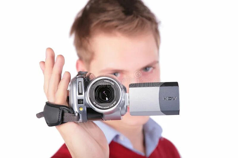 Человек с камерой. Оператор с камерой. Человек с видеокамерой. Видеокамера в руке.