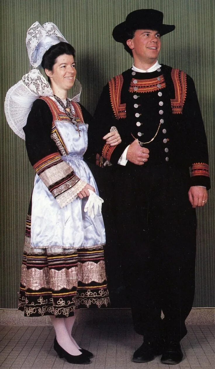 национальный костюм франции. бретонцы народ франции. национальный костюм франции. национальный костюм франции 21 века. наряды франции.