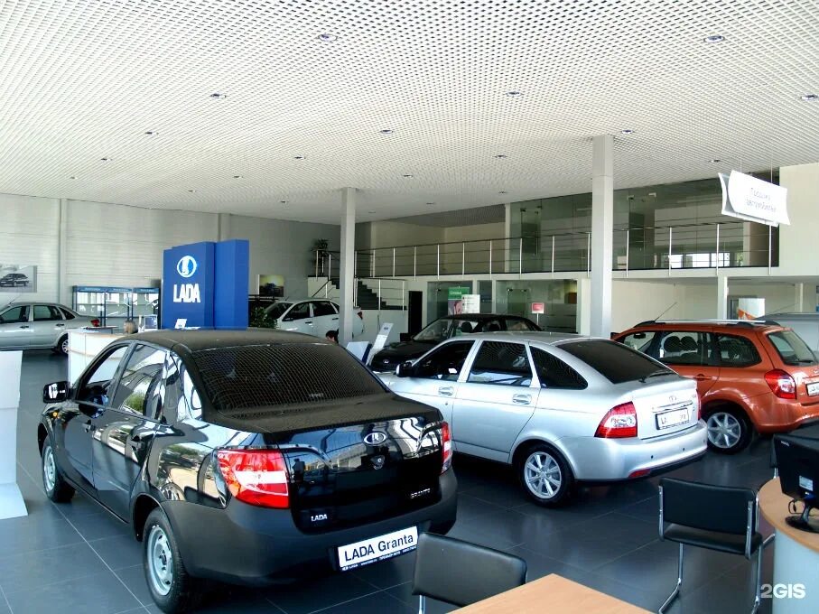 Автосалон шкода смоленск бу авто проспект гагарина. Дилерский центр geely. Автосалоны в смоленске. Машины в автосалонах смоленска. Салон шкода в смоленске.