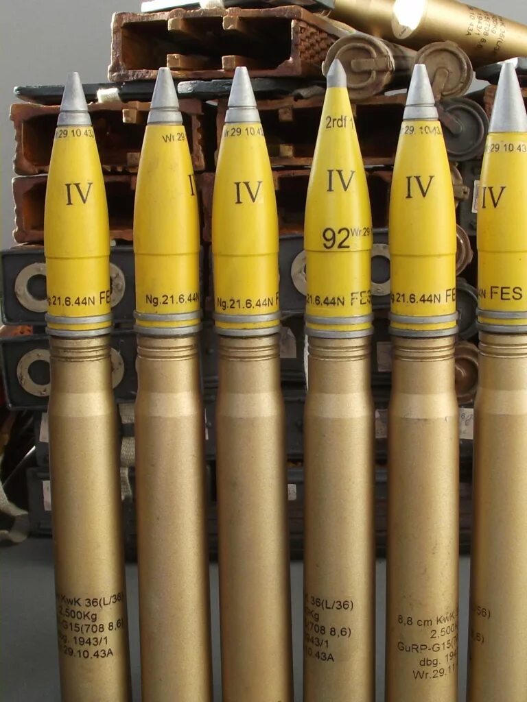 76мм снаряд зис 3. артиллерийские снаряды калибра 330 миллиметров. артиллерийские снаряды калибра 107мм. бронебойно-трассирующий снаряд 37 мм. виды снарядов для пушек.