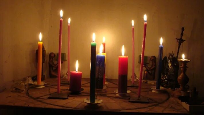 свечи для приворота. обряд из свечей. свечи для ритуалов. свечи после обрядов. магия приворот.