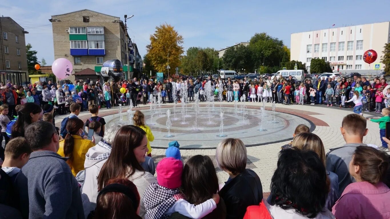 Площадь города Октябрьск Самарской области. Фонтан в Октябрьске Самарской. Октябрьск Центральная площадь. Октябрьск центр площадь. Прогноз погоды в октябрьске на 10 дней