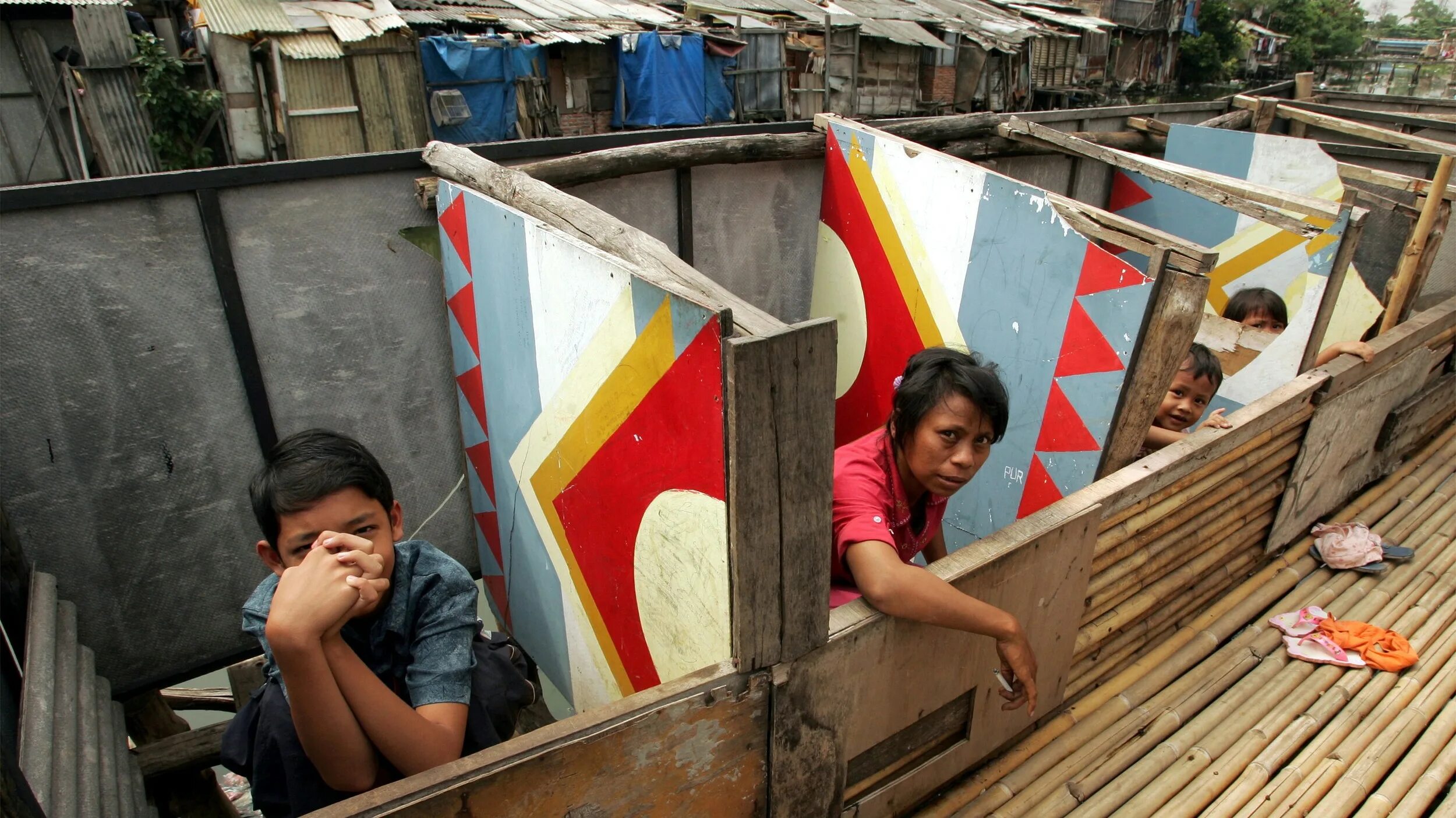 Video orang indonesia. Berak. Sungai Wang в Гонконге.\. Village Toilet.