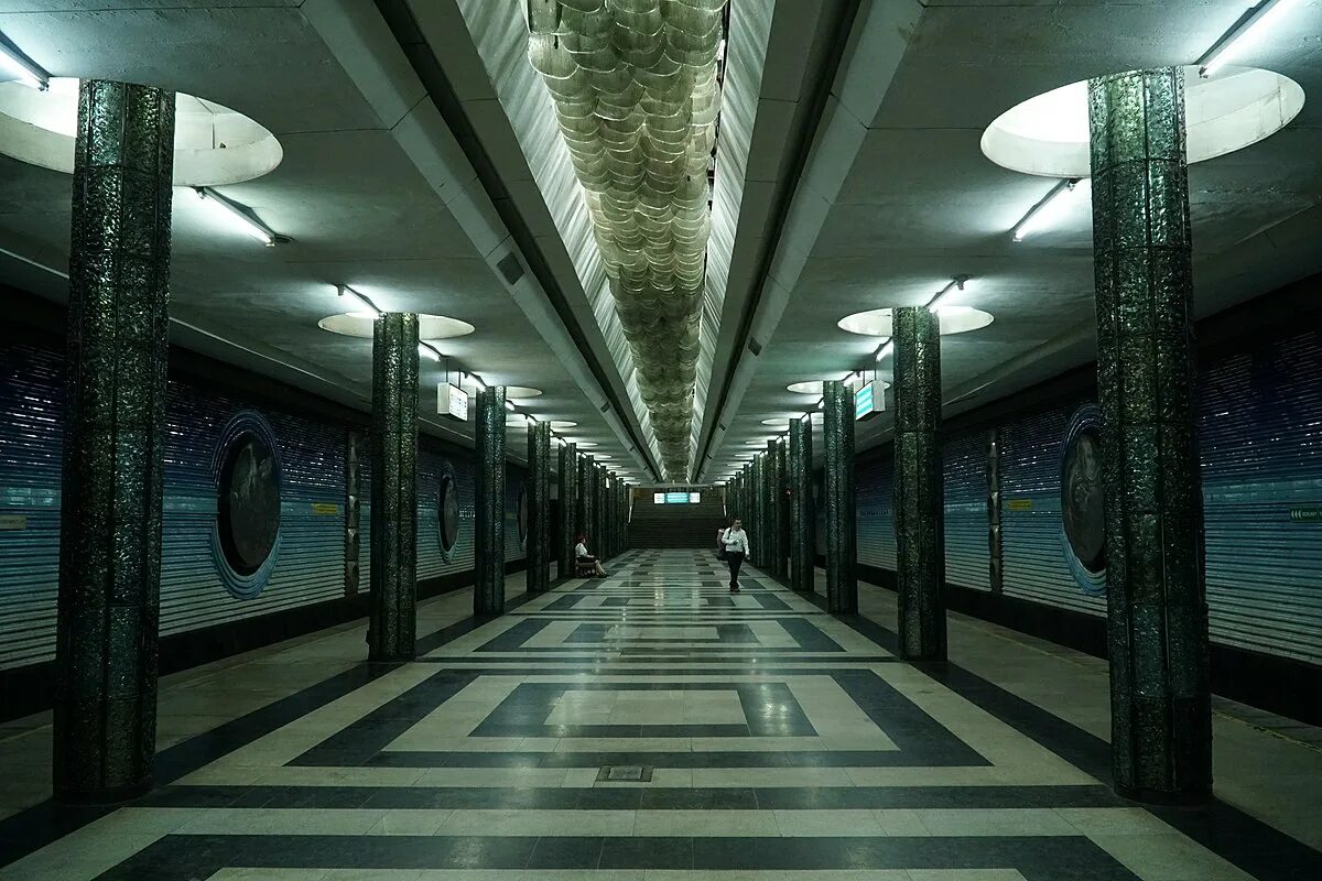 Ташкент метро горького. Станция метро космонавтов в ташкенте. ташкентское метро станция космонавтлар. проспект космонавтов станция метро ташкент. метро космонавтлар ташкент.